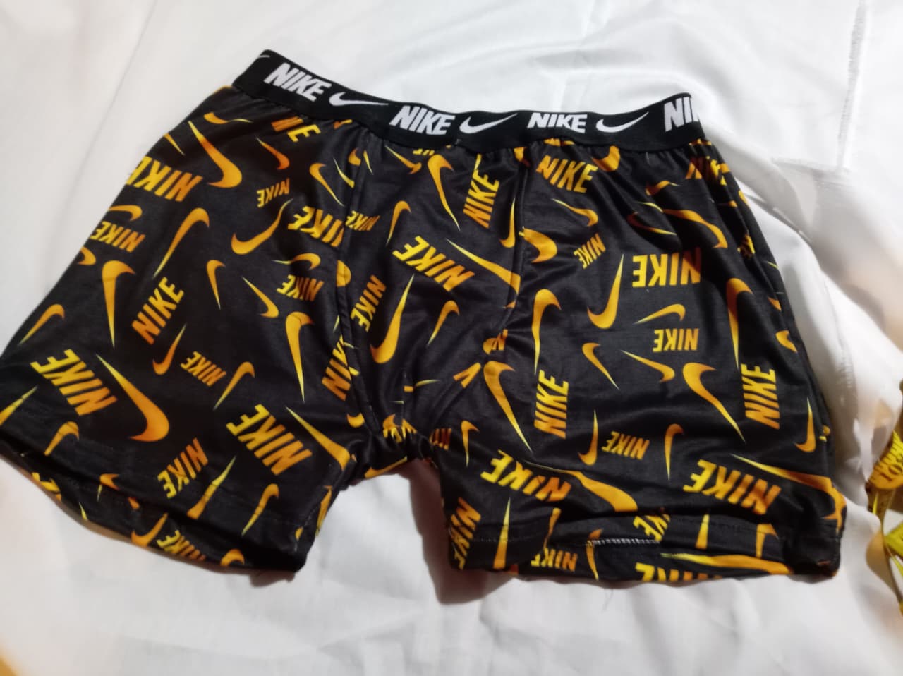 Boxer Nike Amarillo